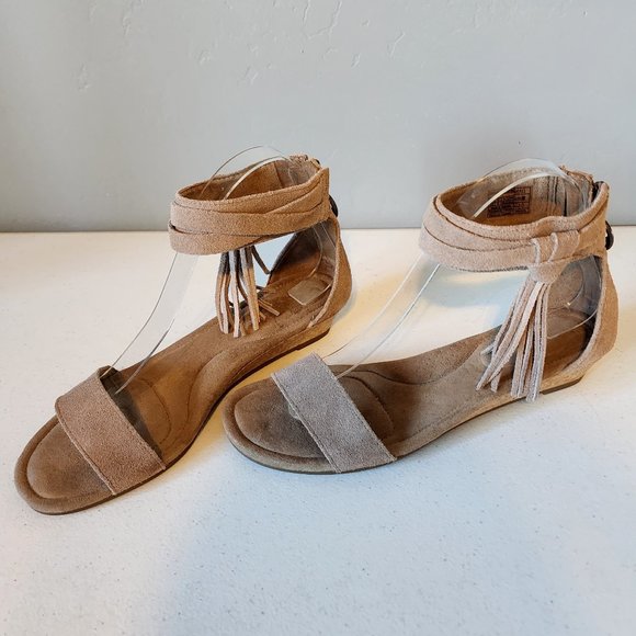 Koolaburra Wedge "EUC" - Picture 14 of 14